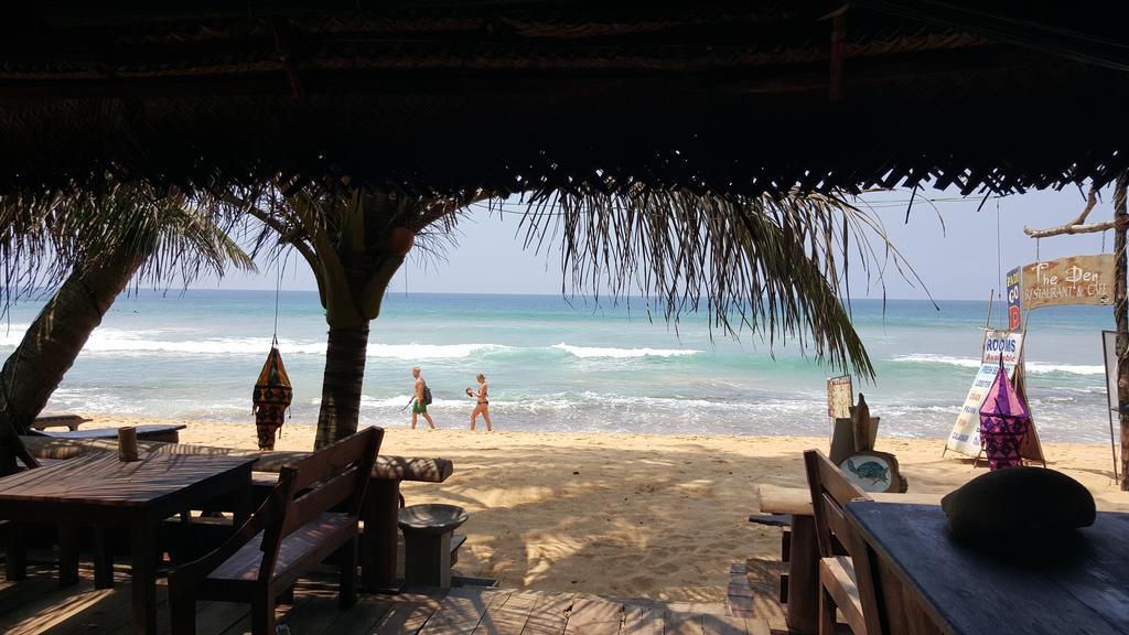 The Den Guest House Hikkaduwa Exterior photo