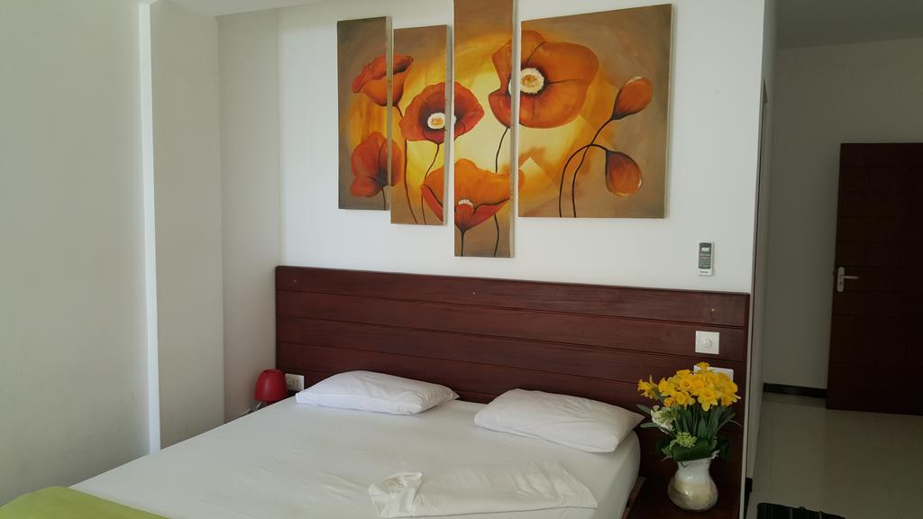 The Den Guest House Hikkaduwa Exterior photo