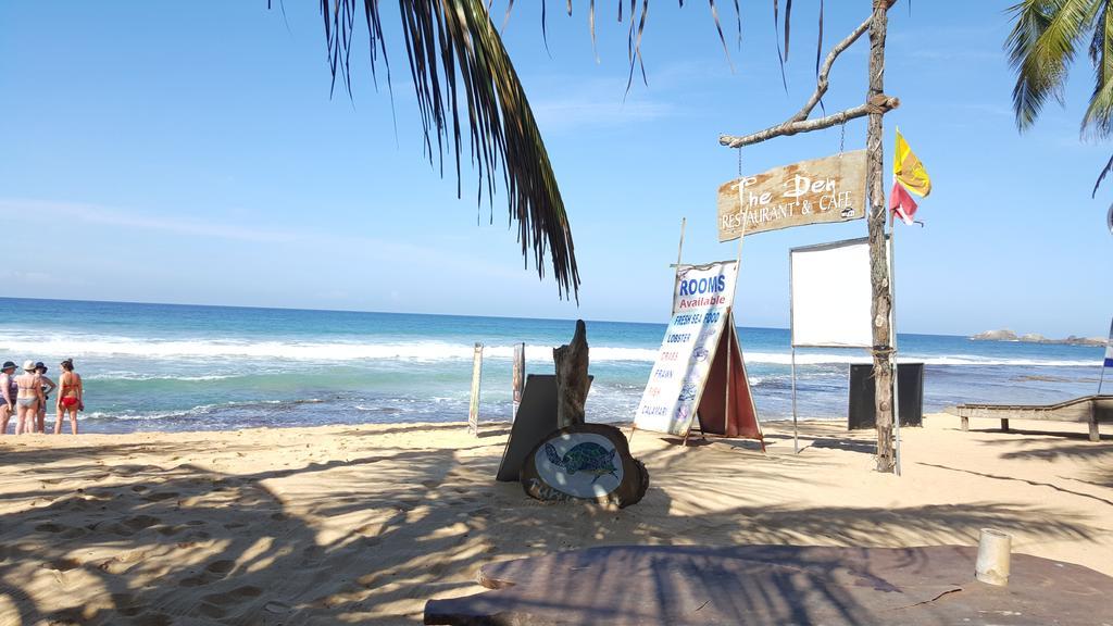 The Den Guest House Hikkaduwa Exterior photo